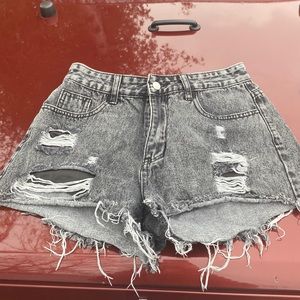 Jean shorts size 6/38 worn 3 or 4 times. in good condition.